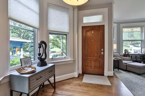 Entry Way - 3615 Shaw Ave, Cincinnati, OH 45208 photo 1 of 8