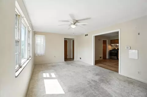 185 E Crest Dr, Reading, OH 45215 photo 6