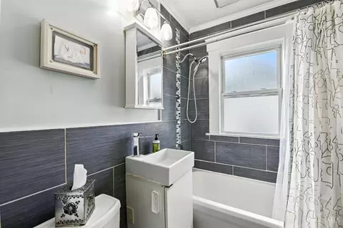 Bath - 3787 Ferdinand Pl, Cincinnati, OH 45209 photo 2 of 2