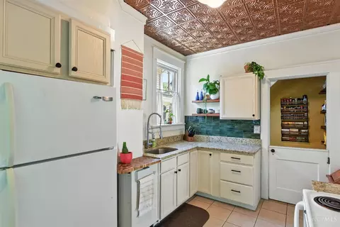 Kitchen - 3787 Ferdinand Pl, Cincinnati, OH 45209 photo 3 of 6