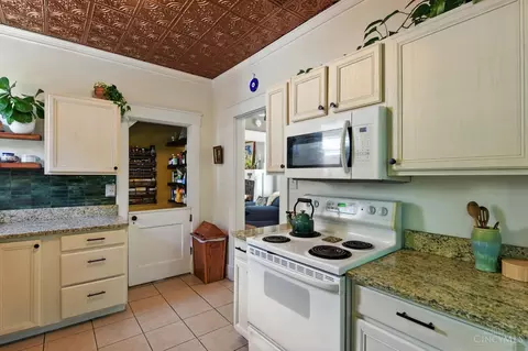 Kitchen - 3787 Ferdinand Pl, Cincinnati, OH 45209 photo 4 of 6