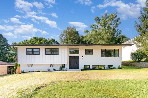 5635 Treeview Dr, Cincinnati, OH 45238