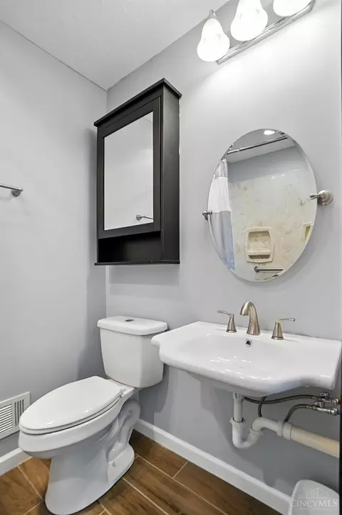 Bath - 5320 Man O War Dr, Morrow, OH 45152 photo 7 of 10