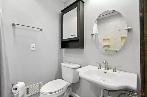 Bath - 5320 Man O War Dr, Morrow, OH 45152 photo 6 of 10