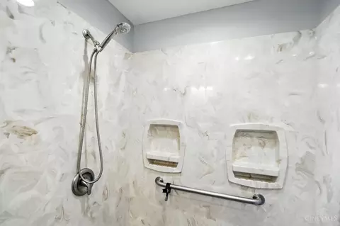 Bath - 5320 Man O War Dr, Morrow, OH 45152 photo 8 of 10