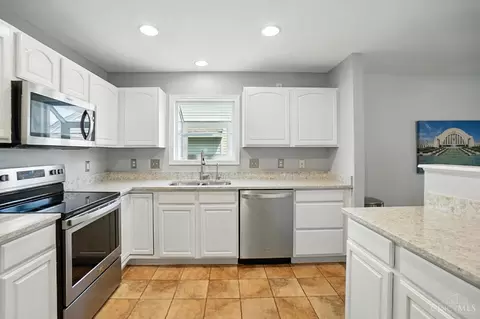 Kitchen - 5320 Man O War Dr, Morrow, OH 45152 photo 1 of 5