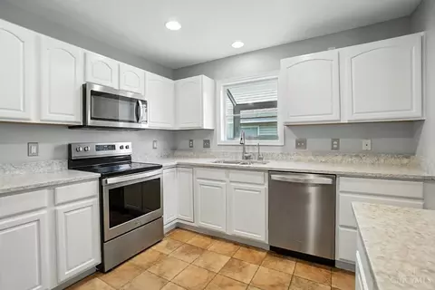 Kitchen - 5320 Man O War Dr, Morrow, OH 45152 photo 2 of 5