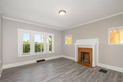 Living - 2040 Ley Ave, Cincinnati, OH 45214 photo 4 of 4
