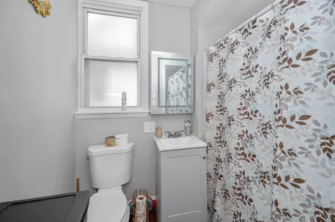 Bath - 1230 Manss Ave, Cincinnati, OH 45205 photo 3 of 3