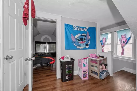 Entry Way - 1230 Manss Ave, Cincinnati, OH 45205 photo 3 of 4