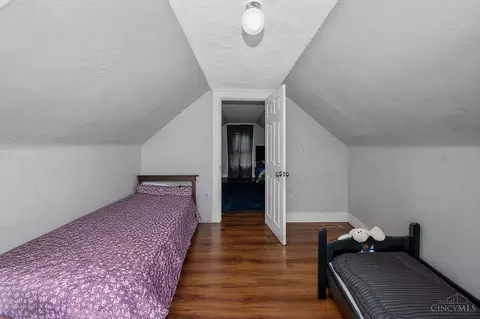 Bedroom - 1230 Manss Ave, Cincinnati, OH 45205 photo 5 of 6