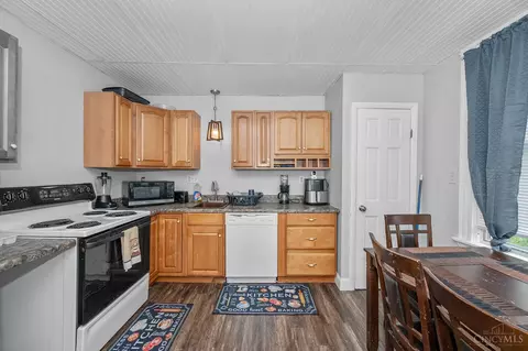Kitchen - 1230 Manss Ave, Cincinnati, OH 45205 photo 2 of 2