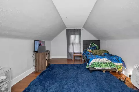 Bedroom - 1230 Manss Ave, Cincinnati, OH 45205 photo 4 of 6
