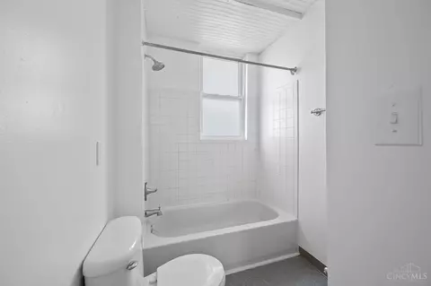 Bath - 1230 Manss Ave, Cincinnati, OH 45205 photo 1 of 3