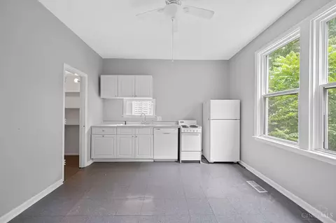 Kitchen - 1230 Manss Ave, Cincinnati, OH 45205 photo 1 of 2