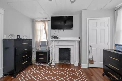 Bedroom - 1230 Manss Ave, Cincinnati, OH 45205 photo 3 of 6