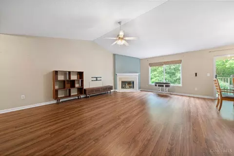 Living - 801 Southmeadow Cir, Cincinnati, OH 45231 photo 2 of 2