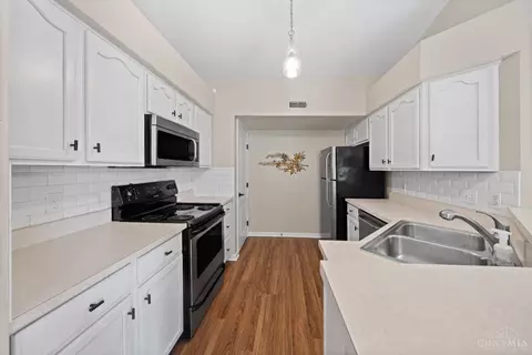 Kitchen - 801 Southmeadow Cir, Cincinnati, OH 45231 photo 1 of 1