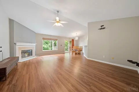 Living - 801 Southmeadow Cir, Cincinnati, OH 45231 photo 1 of 2