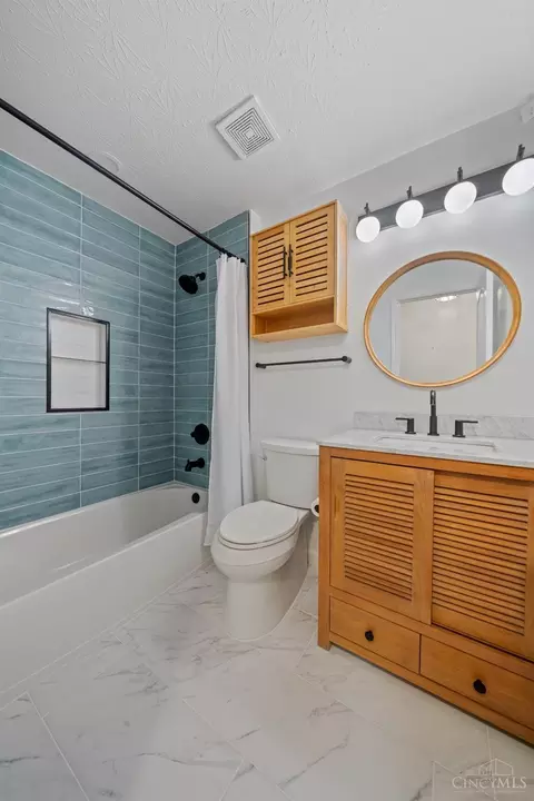 Bath - 801 Southmeadow Cir, Cincinnati, OH 45231 photo 1 of 2