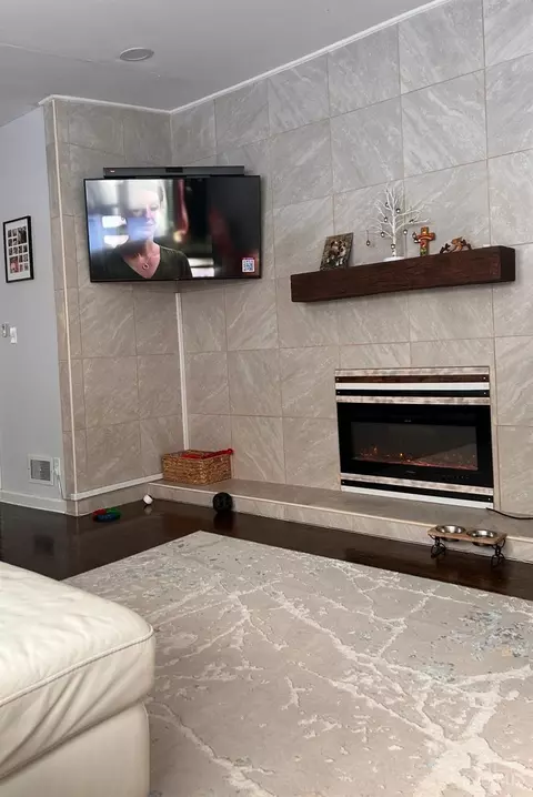 Living - 8608 Long Ln, Cincinnati, OH 45231 photo 3 of 3
