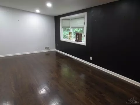 Living - 8608 Long Ln, Cincinnati, OH 45231 photo 1 of 3