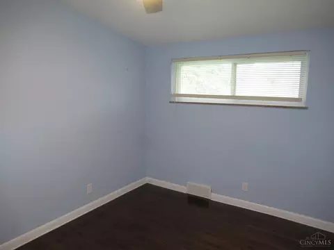 Bedroom - 8608 Long Ln, Cincinnati, OH 45231 photo 3 of 3