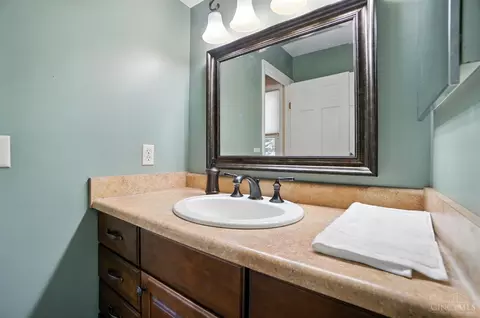 Bath - 9037 Winthrop Dr, Montgomery, OH 45249 photo 4 of 10