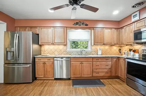Kitchen - 9037 Winthrop Dr, Montgomery, OH 45249 photo 3 of 4