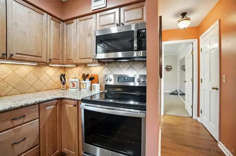 Kitchen - 9037 Winthrop Dr, Montgomery, OH 45249 photo 4 of 4
