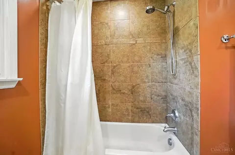 Bath - 9037 Winthrop Dr, Montgomery, OH 45249 photo 8 of 10