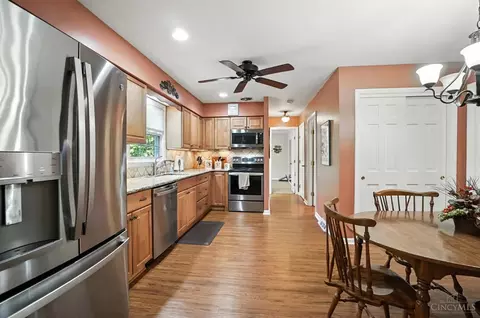 Entry Way - 9037 Winthrop Dr, Montgomery, OH 45249 photo 4 of 10