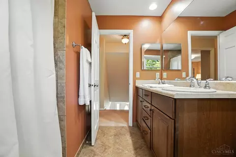 Bath - 9037 Winthrop Dr, Montgomery, OH 45249 photo 7 of 10