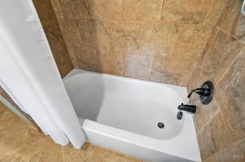 Bath - 9037 Winthrop Dr, Montgomery, OH 45249 photo 5 of 10