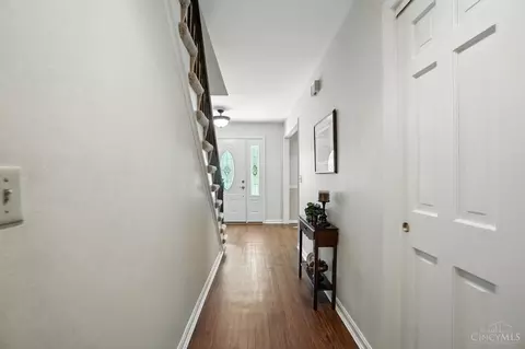 Entry Way - 9037 Winthrop Dr, Montgomery, OH 45249 photo 7 of 10