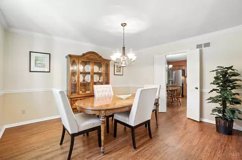 Dining - 9037 Winthrop Dr, Montgomery, OH 45249 photo 2 of 4