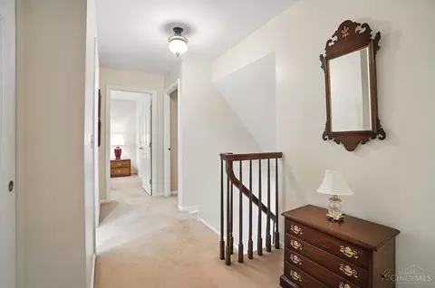 Entry Way - 9037 Winthrop Dr, Montgomery, OH 45249 photo 9 of 10