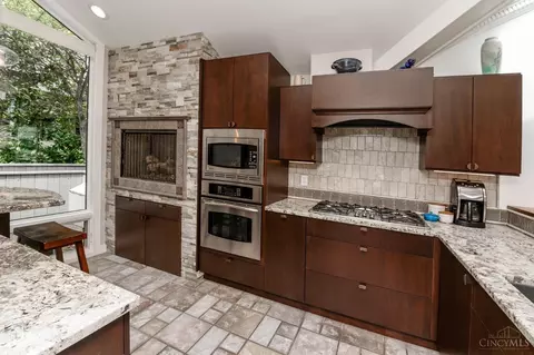1052 Hatch St, Cincinnati, OH 45202 photo 7