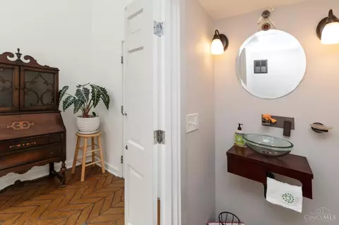 1052 Hatch St, Cincinnati, OH 45202 photo 6