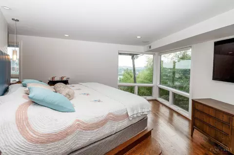 1052 Hatch St, Cincinnati, OH 45202 photo 24