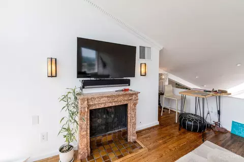 1052 Hatch St, Cincinnati, OH 45202 photo 22