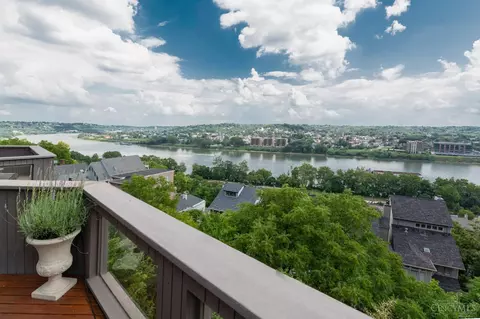 1052 Hatch St, Cincinnati, OH 45202