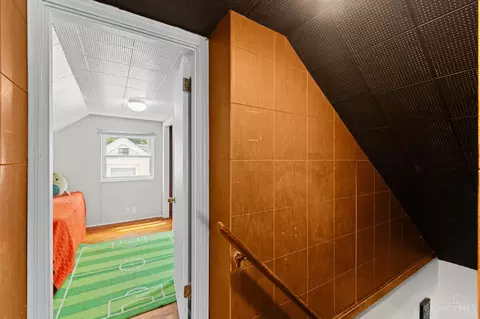 Entry Way - 6226 Stover Ave, Golf Manor, OH 45237 photo 6 of 6