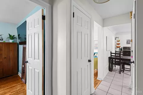 Entry Way - 6226 Stover Ave, Golf Manor, OH 45237 photo 3 of 6