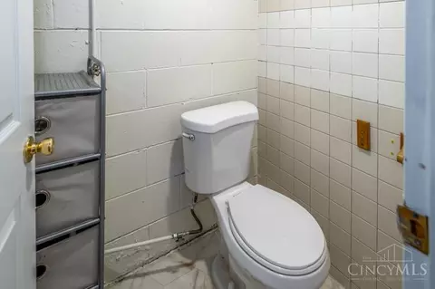 Bath - 3768 Darwin Ave, Cheviot, OH 45211 photo 3 of 3