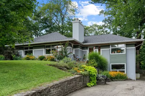 1207 Beechwood Dr, Wyoming, OH 45215