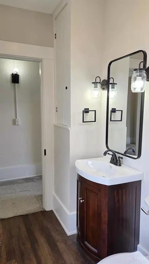 Bath - 504 Cherry St, Blanchester, OH 45107 photo 9 of 11