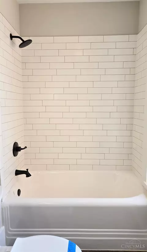 Bath - 504 Cherry St, Blanchester, OH 45107 photo 8 of 11
