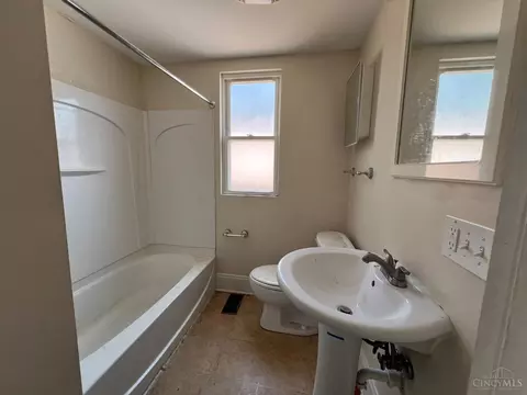 258 Seventy Third St, Cincinnati, OH 45216 photo 6