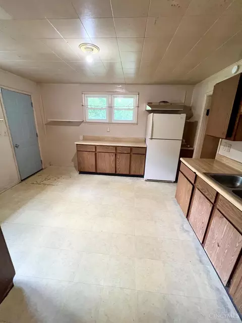 Kitchen - 8320 Monroe Ave, Cincinnati, OH 45236 photo 1 of 2